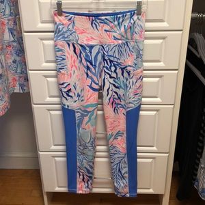 Lilly Pulitzer Luxletic capri Kaleidoscope Coral S